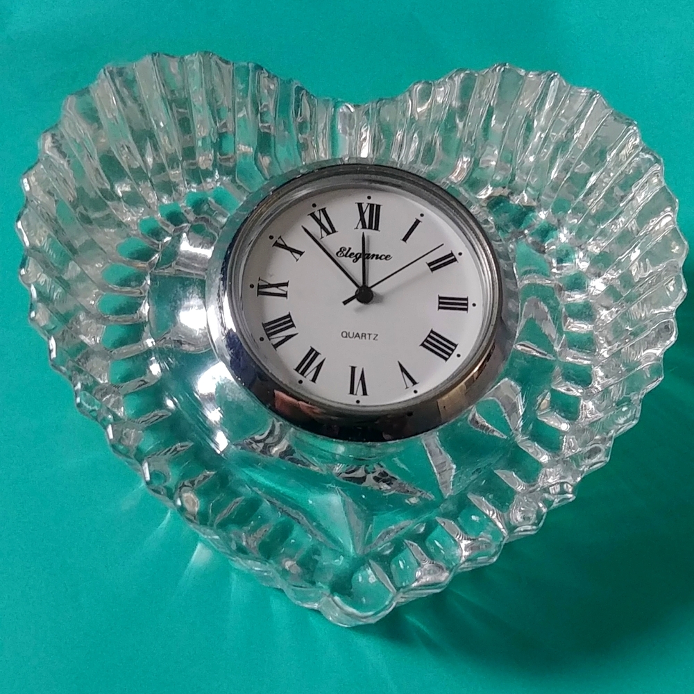 Beautiful crystal desk clock/paperweight heart